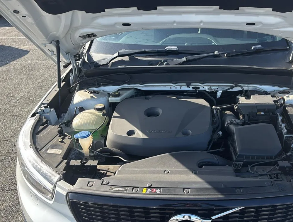 VOLVO XC40 T4R-DESIGN 4WD - PRG Motors Ltd