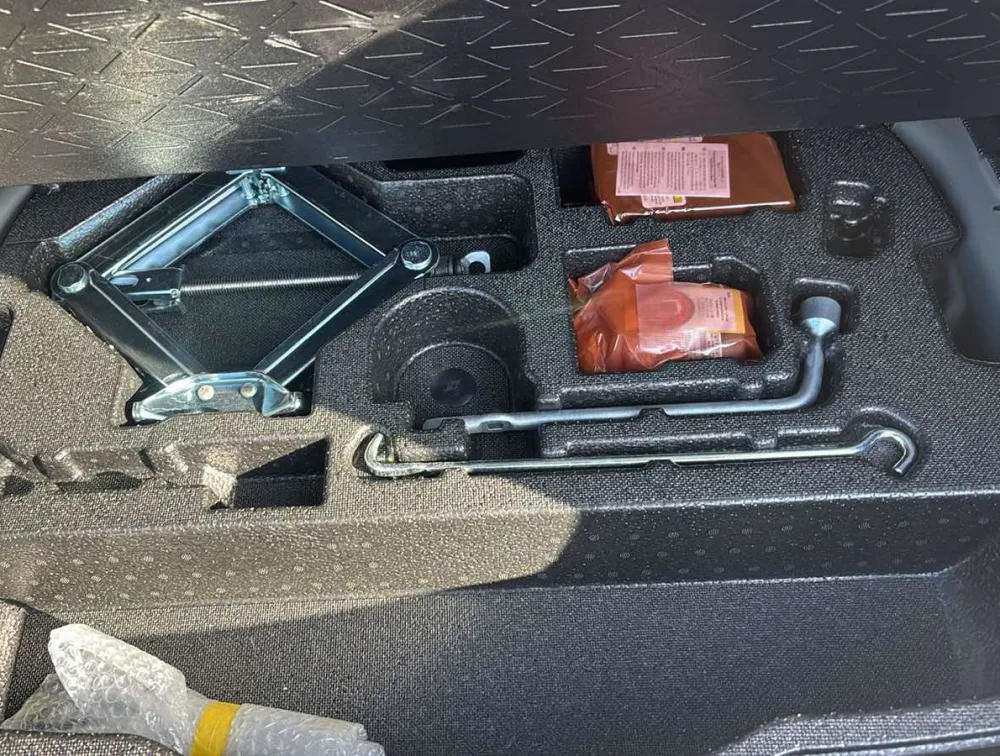 VOLVO XC40 T4R-DESIGN 4WD - PRG Motors Ltd