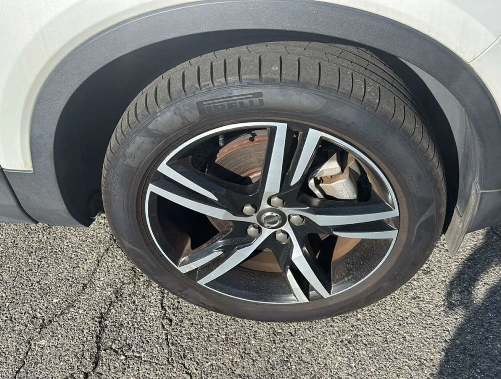 VOLVO XC40 T4R-DESIGN 4WD - PRG Motors Ltd