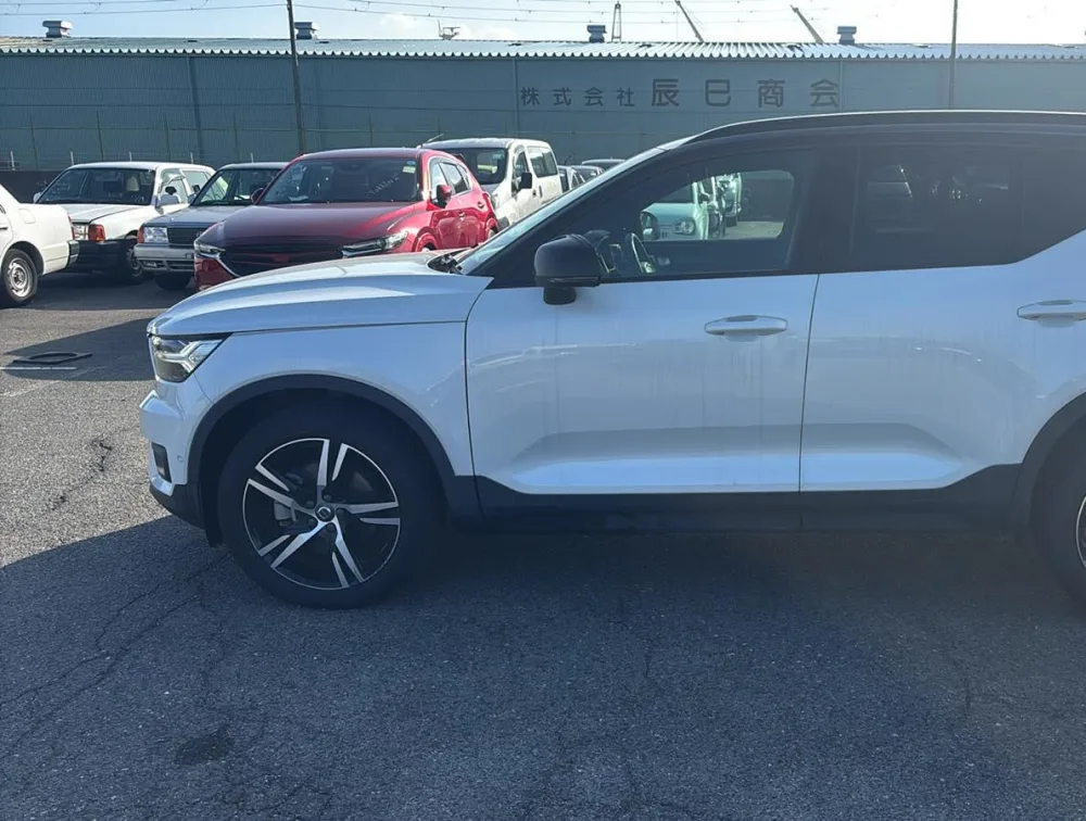 VOLVO XC40 T4R-DESIGN 4WD - PRG Motors Ltd