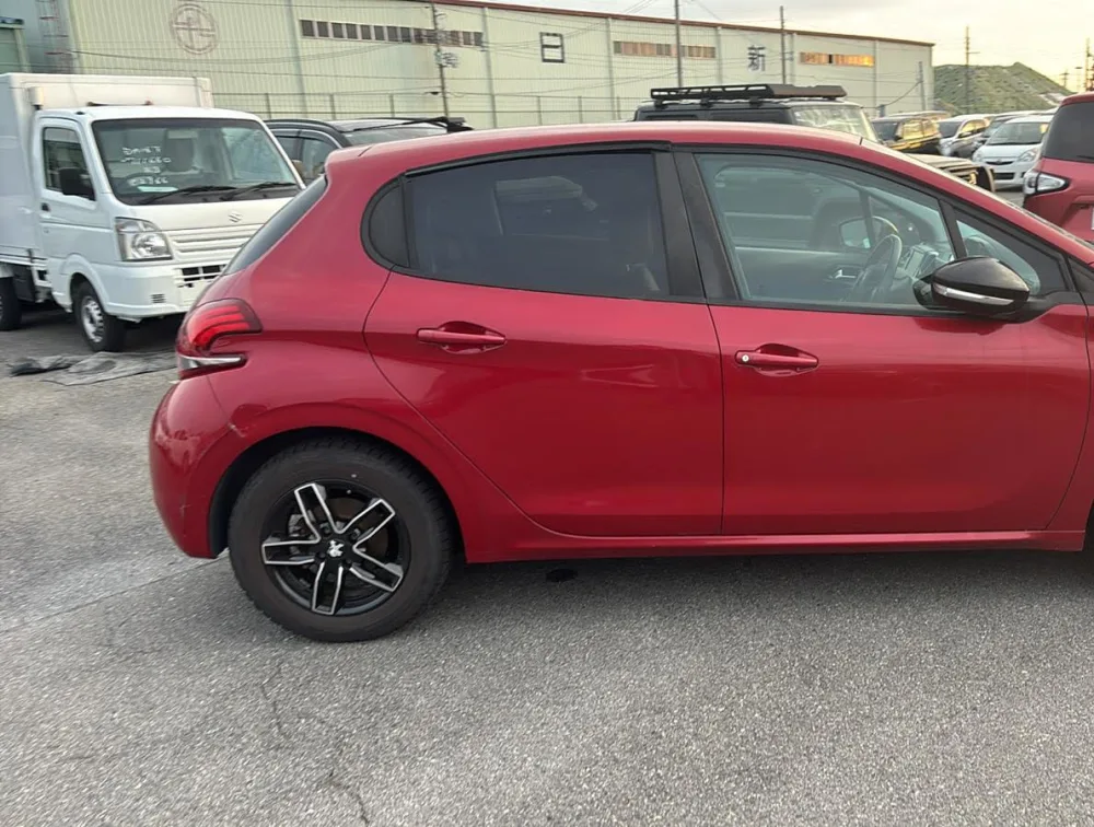 PEUGEOT 208 GTLINE - PRG Motors Ltd