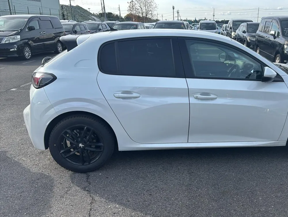 PEUGEOT 208 STYLE NEWSHAPE - PRG Motors Ltd