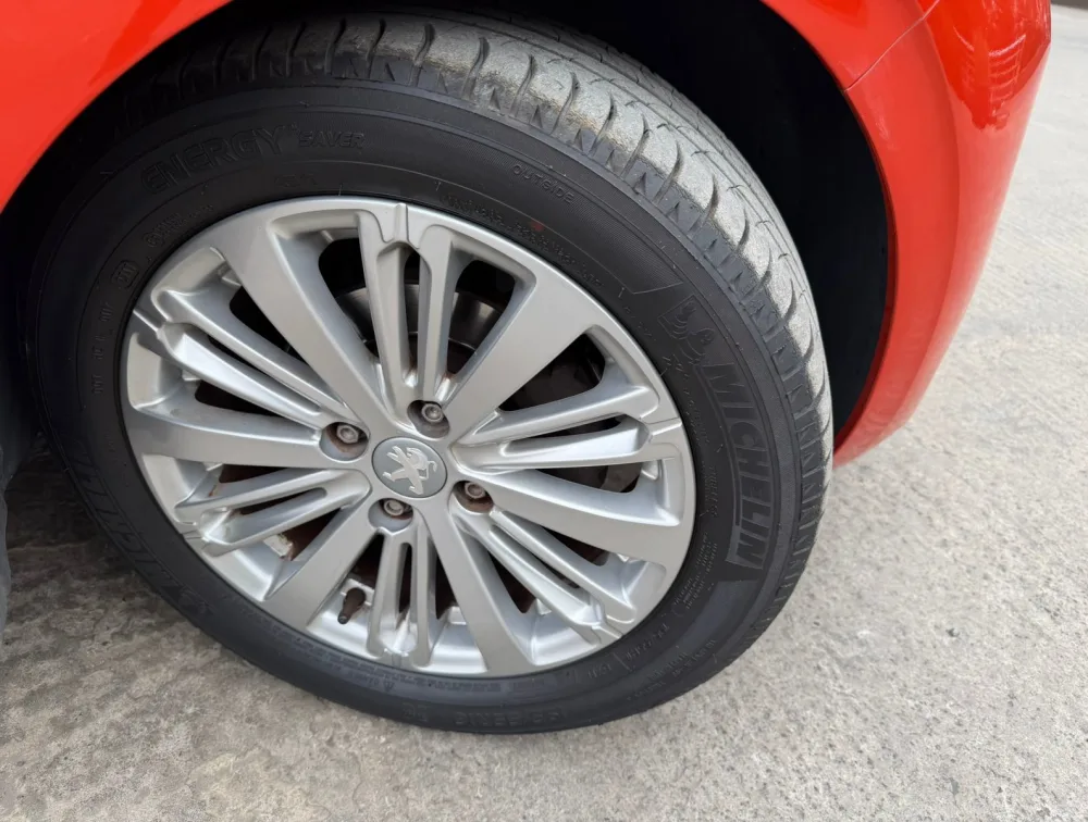 PEUGEOT 208 ALLURE - PRG Motors Ltd