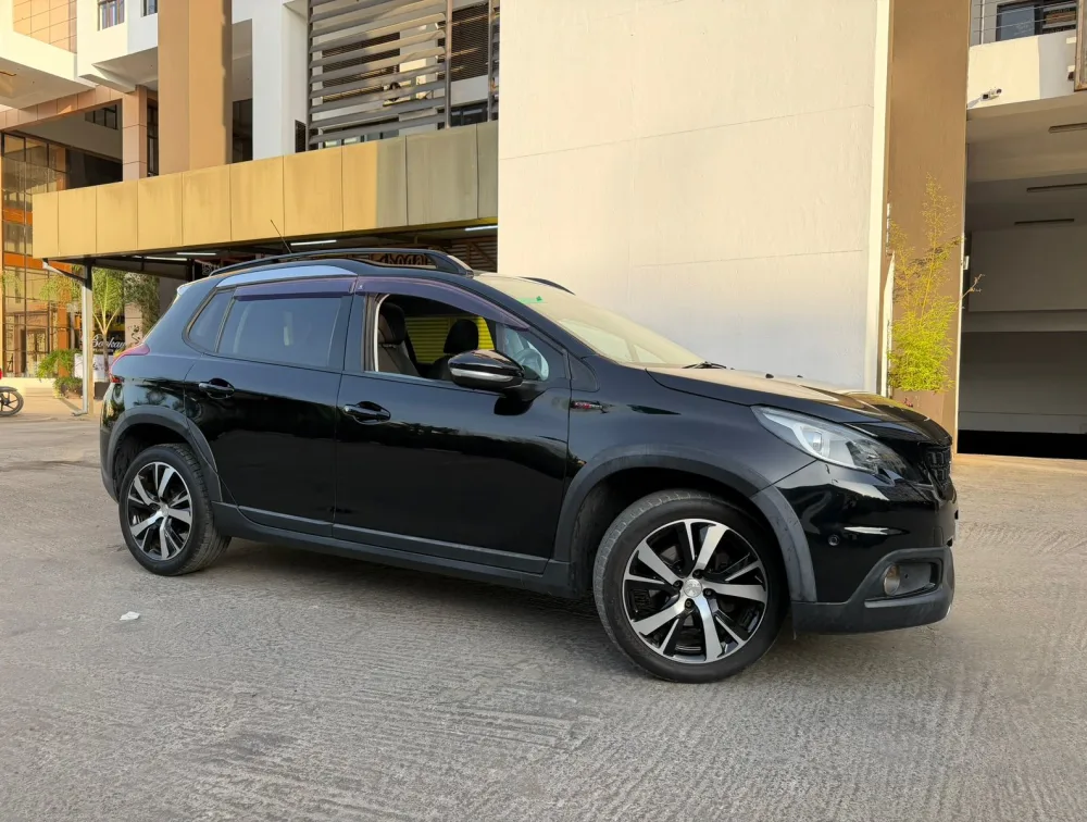 PEUGEOT 2008 GTLINE MOONROOF