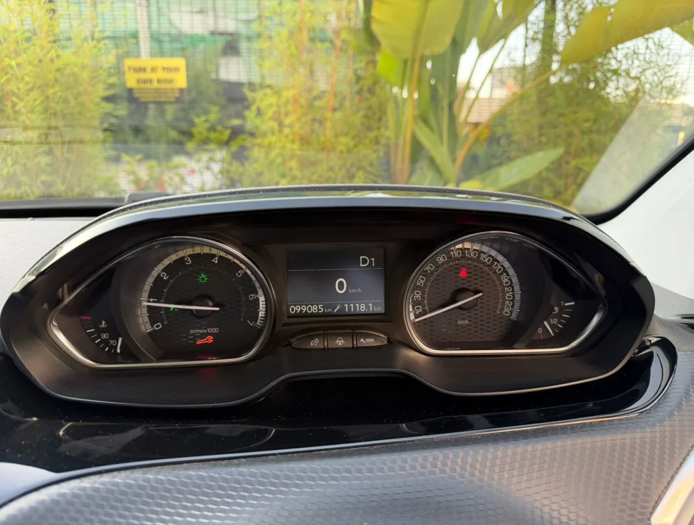 PEUGEOT 2008 GTLINE MOONROOF - PRG Motors Ltd