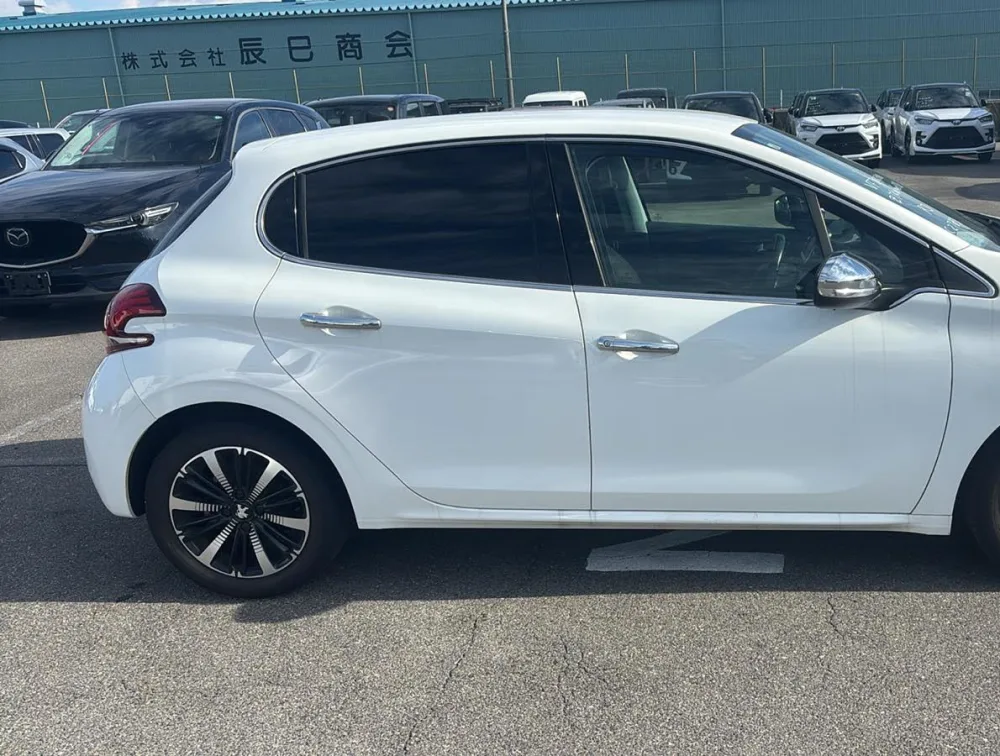 PEUGEOT 208 ALLURE FUN EDITION - PRG Motors Ltd