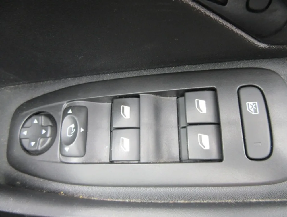 PEUGEOT 2008 GTLINE BLACK PACK - PRG Motors Ltd