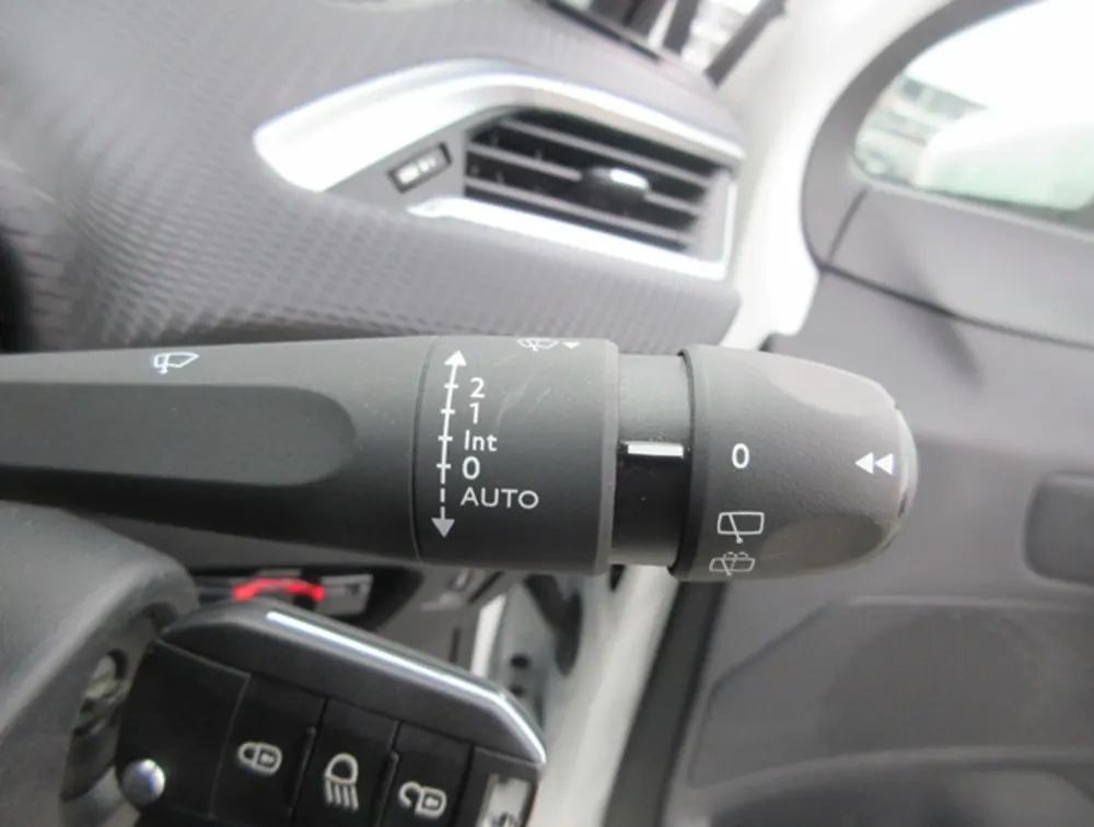 PEUGEOT 2008 ALLURE MOONROOF  - PRG Motors Ltd