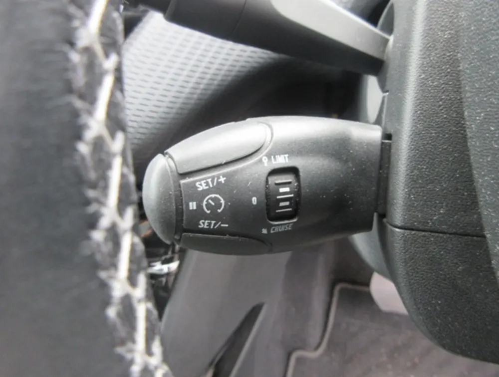 PEUGEOT 2008 ALLURE MOONROOF  - PRG Motors Ltd