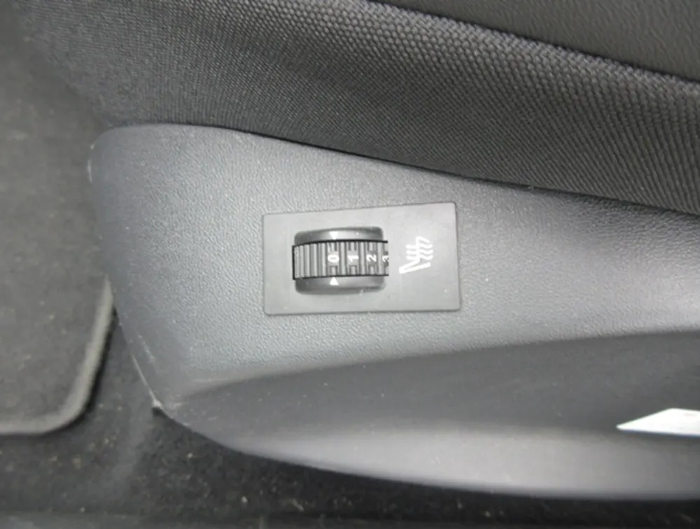 PEUGEOT 2008 ALLURE MOONROOF  - PRG Motors Ltd