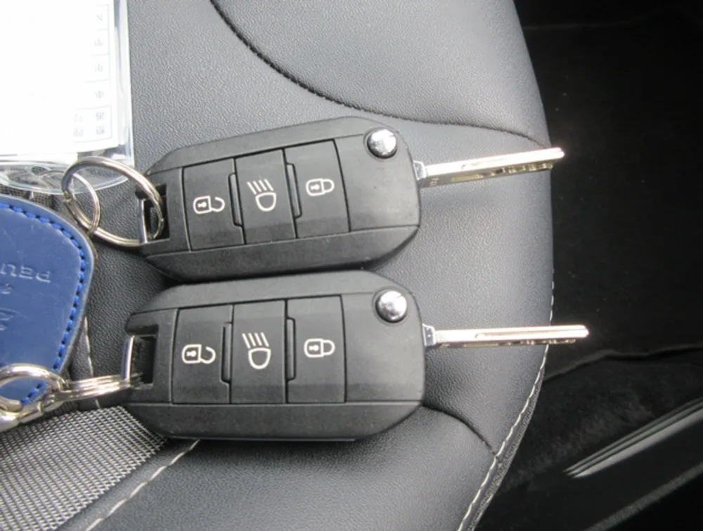 PEUGEOT 2008 ALLURE MOONROOF  - PRG Motors Ltd