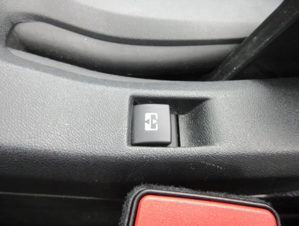 PEUGEOT 2008 ALLURE MOONROOF  - PRG Motors Ltd