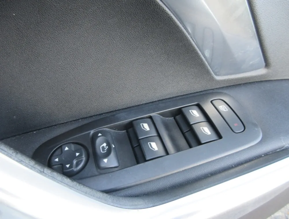 PEUGEOT 2008 CROSSCITY - PRG Motors Ltd