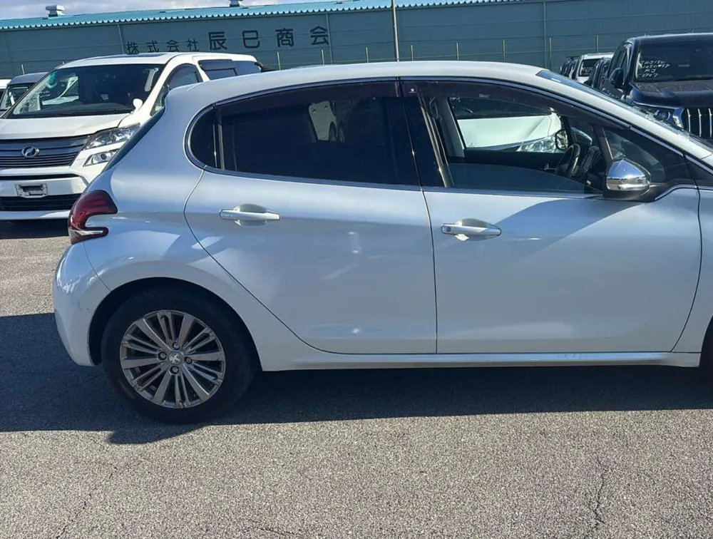 PEUGEOT 208 ALLURE - PRG Motors Ltd