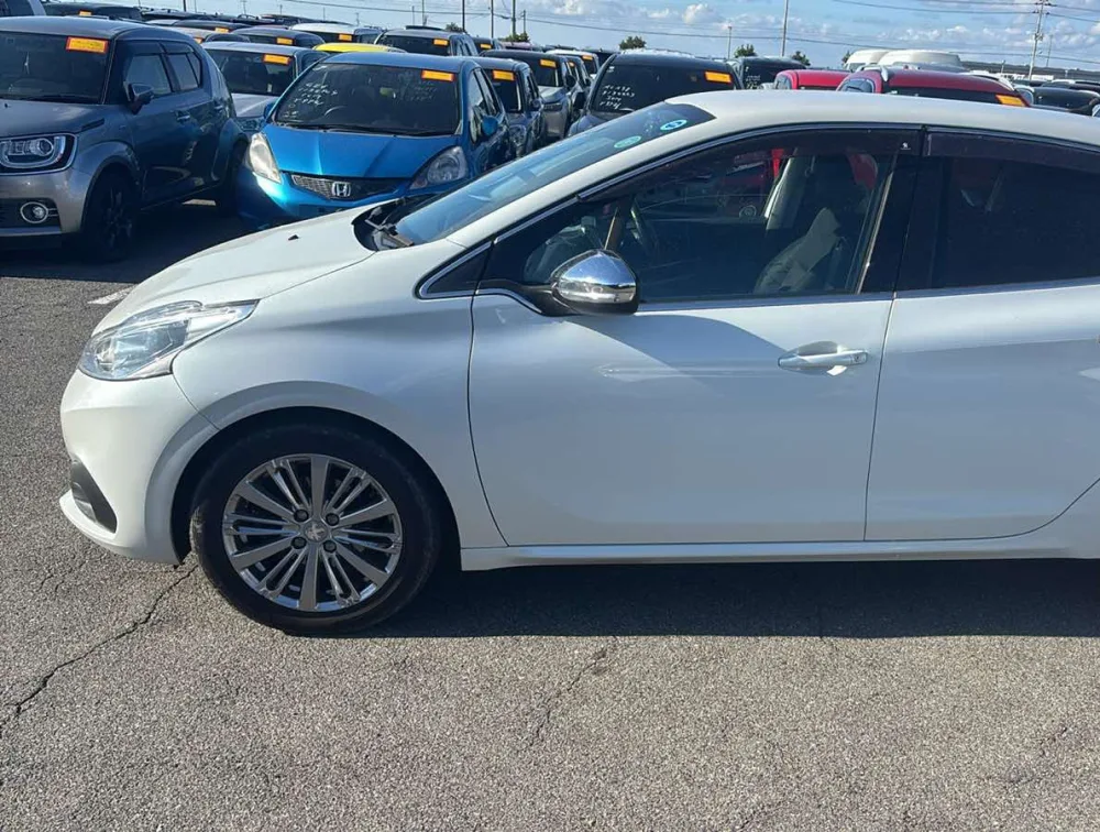 PEUGEOT 208 ALLURE - PRG Motors Ltd