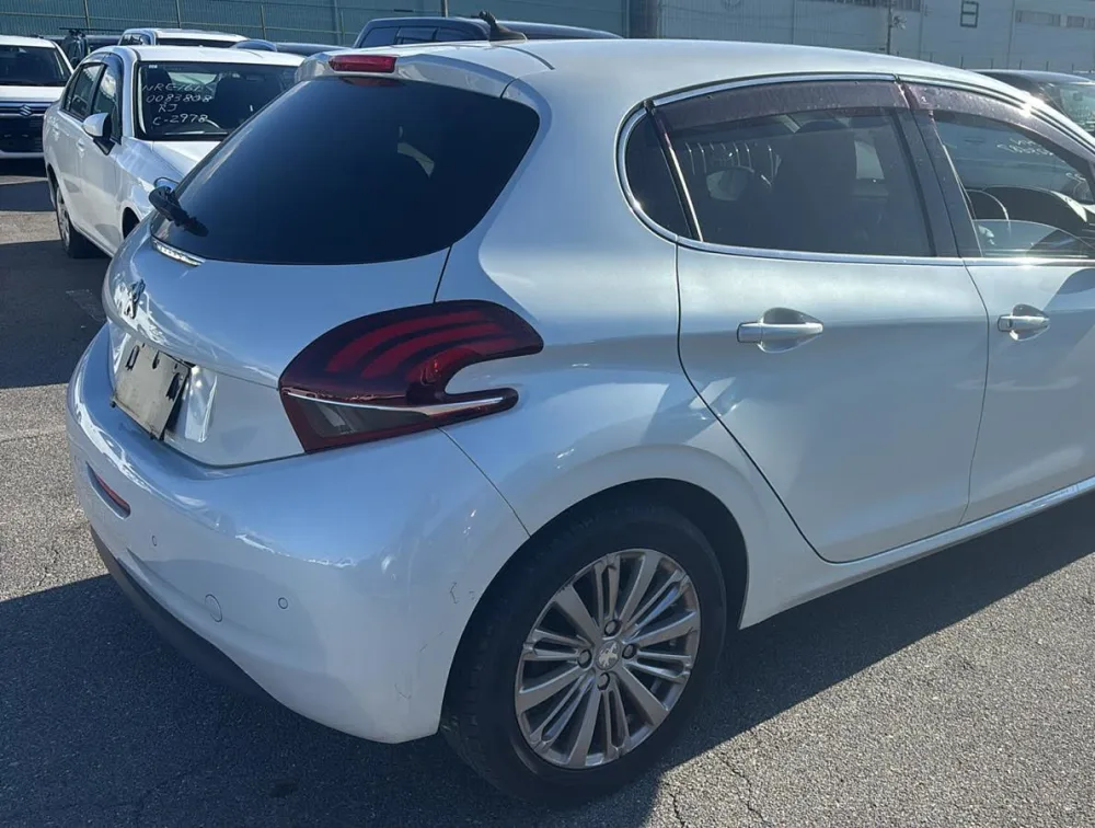 PEUGEOT 208 ALLURE - PRG Motors Ltd