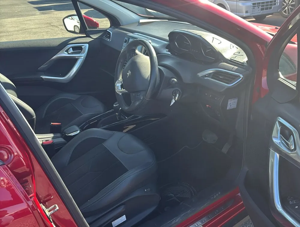 PEUGEOT 2008 CROSSCITY MOONROOF - PRG Motors Ltd