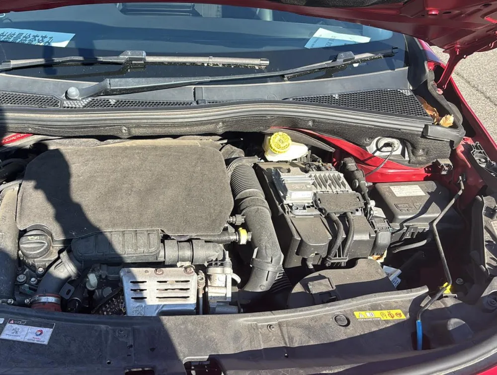 PEUGEOT 2008 CROSSCITY MOONROOF - PRG Motors Ltd