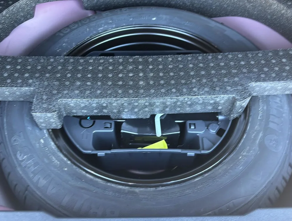 PEUGEOT 2008 CROSSCITY MOONROOF - PRG Motors Ltd