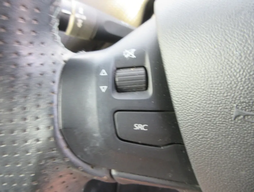 PEUGEOT 2008 CROSSCITY MOONROOF - PRG Motors Ltd