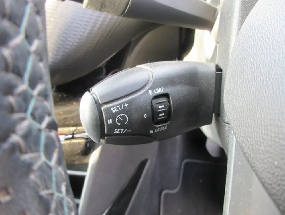 PEUGEOT 2008 CROSSCITY MOONROOF - PRG Motors Ltd