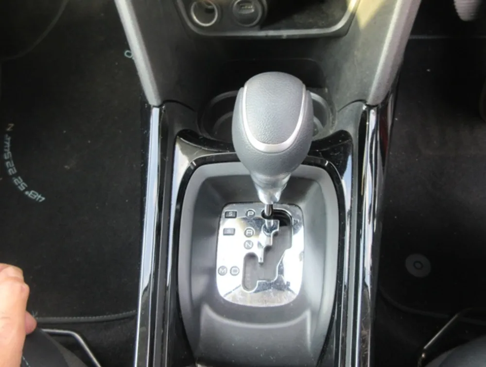 PEUGEOT 2008 CROSSCITY MOONROOF - PRG Motors Ltd