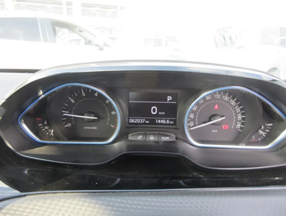 PEUGEOT 2008 CROSSCITY MOONROOF - PRG Motors Ltd