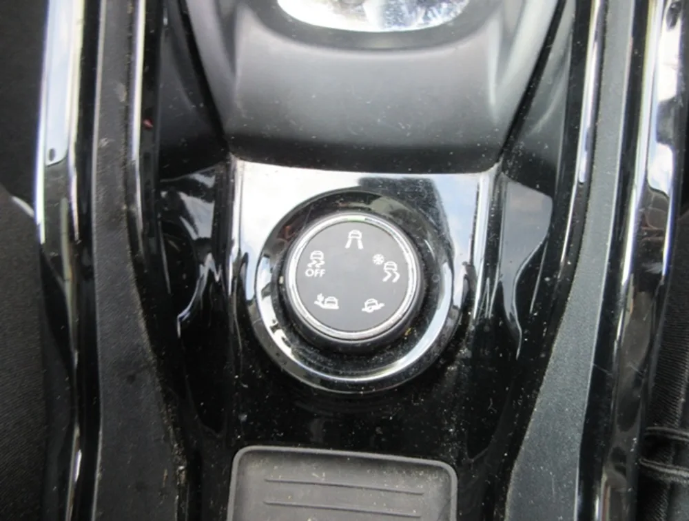 PEUGEOT 2008 CROSSCITY MOONROOF - PRG Motors Ltd