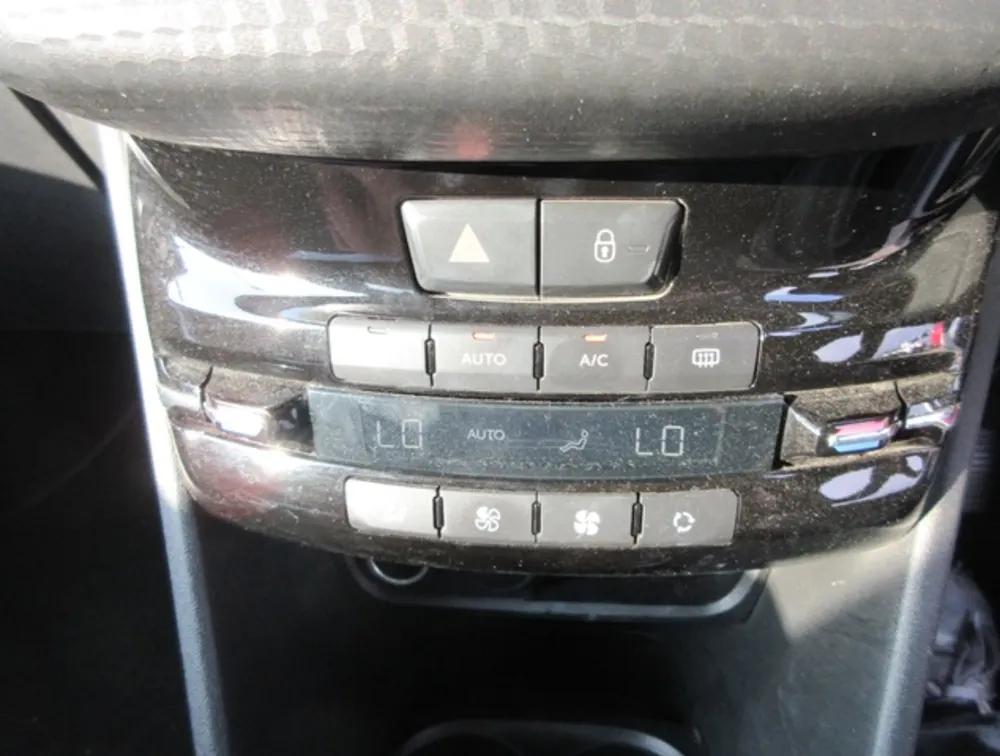 PEUGEOT 2008 CROSSCITY MOONROOF - PRG Motors Ltd