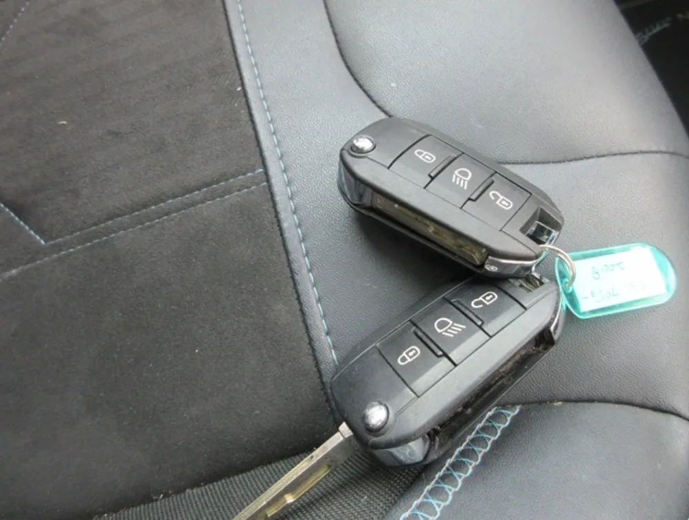 PEUGEOT 2008 CROSSCITY MOONROOF - PRG Motors Ltd