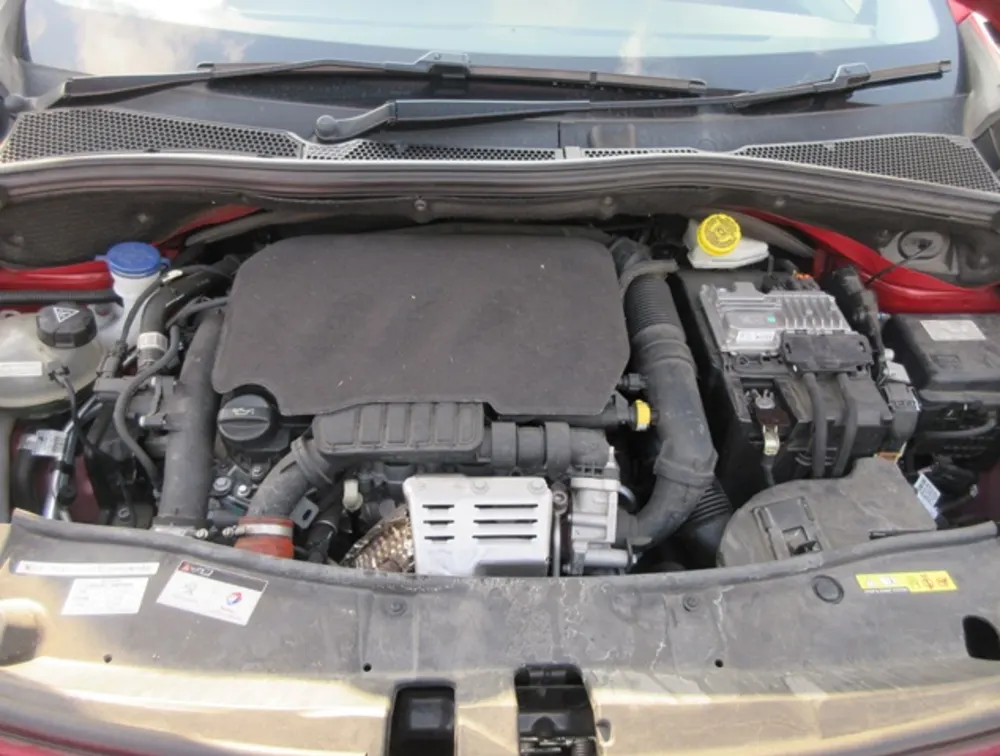 PEUGEOT 2008 CROSSCITY MOONROOF - PRG Motors Ltd