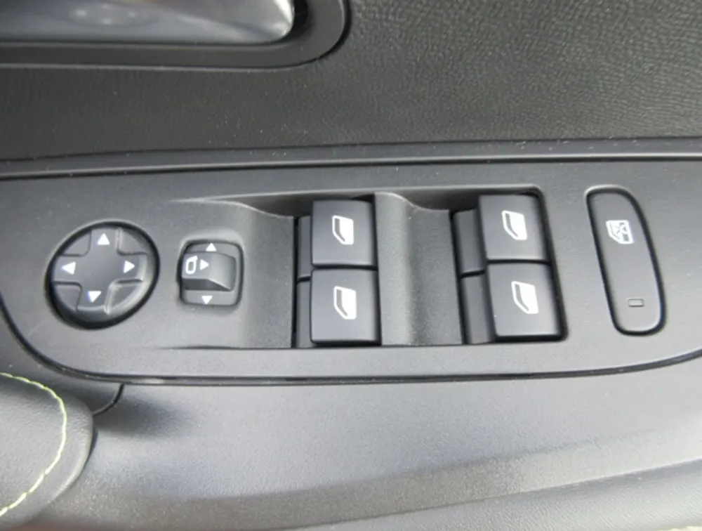 PEUGEOT 2008 GTLINE NEWSHAPE - PRG Motors Ltd