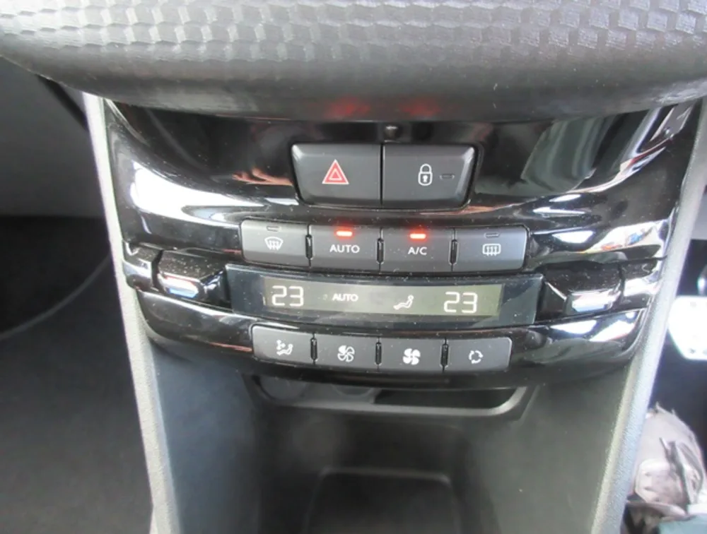 PEUGEOT 208 GTLINE - PRG Motors Ltd