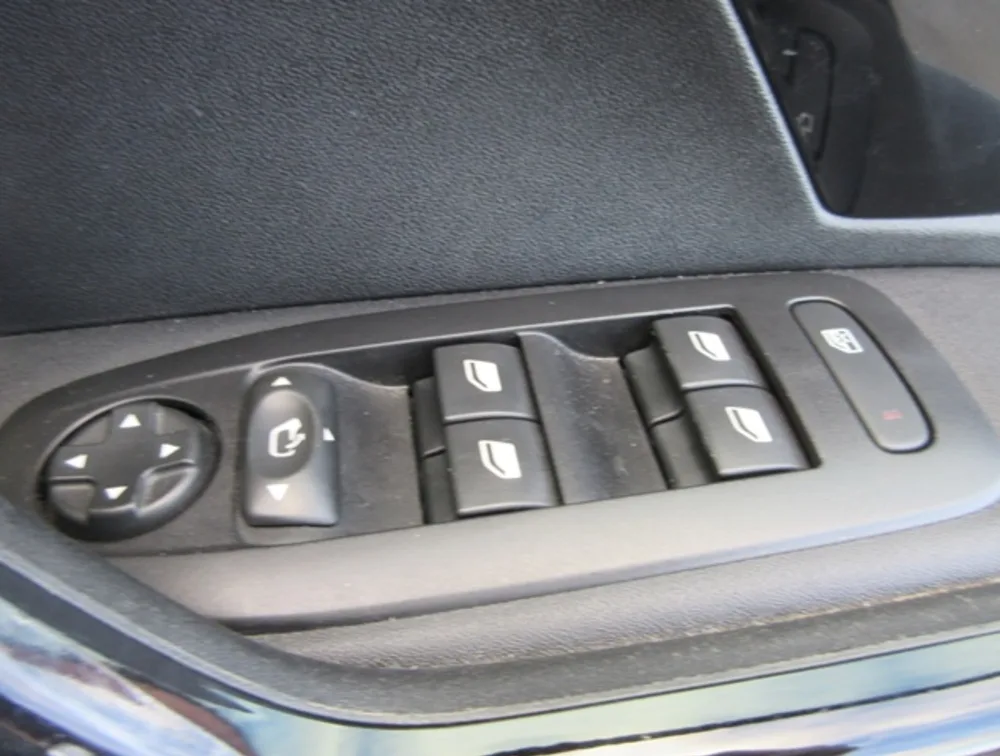 PEUGEOT 208 GTLINE - PRG Motors Ltd