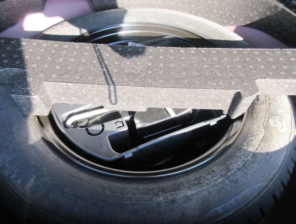 PEUGEOT 2008 CROSSCITY MOONROOF - PRG Motors Ltd