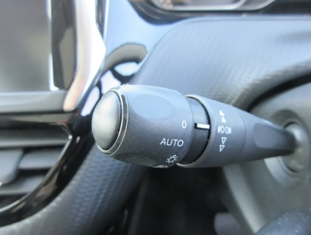 PEUGEOT 2008 CROSSCITY MOONROOF - PRG Motors Ltd