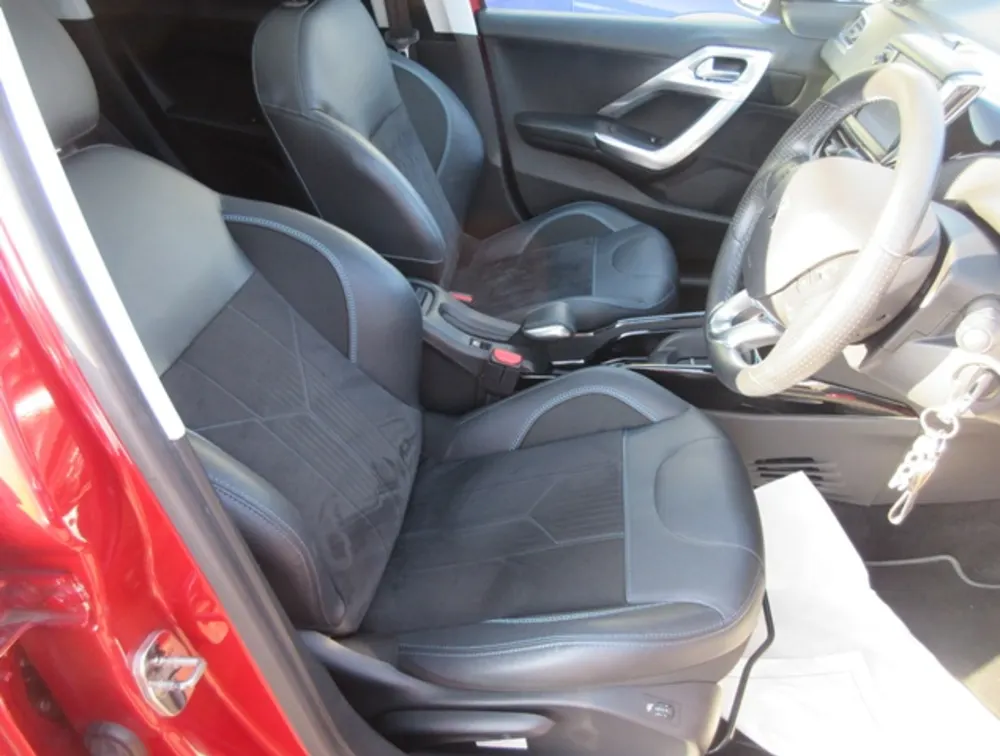 PEUGEOT 2008 CROSSCITY MOONROOF - PRG Motors Ltd