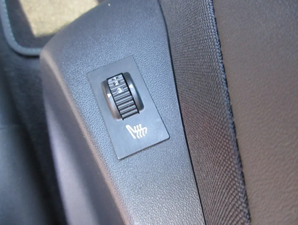 PEUGEOT 2008 CROSSCITY MOONROOF - PRG Motors Ltd