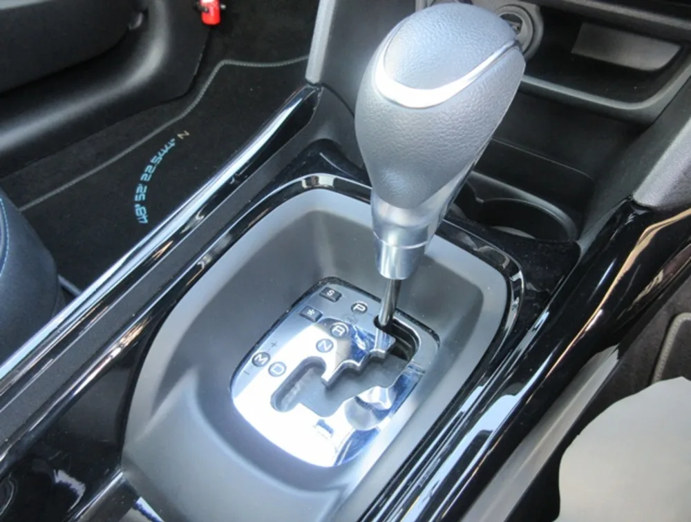 PEUGEOT 2008 CROSSCITY MOONROOF - PRG Motors Ltd