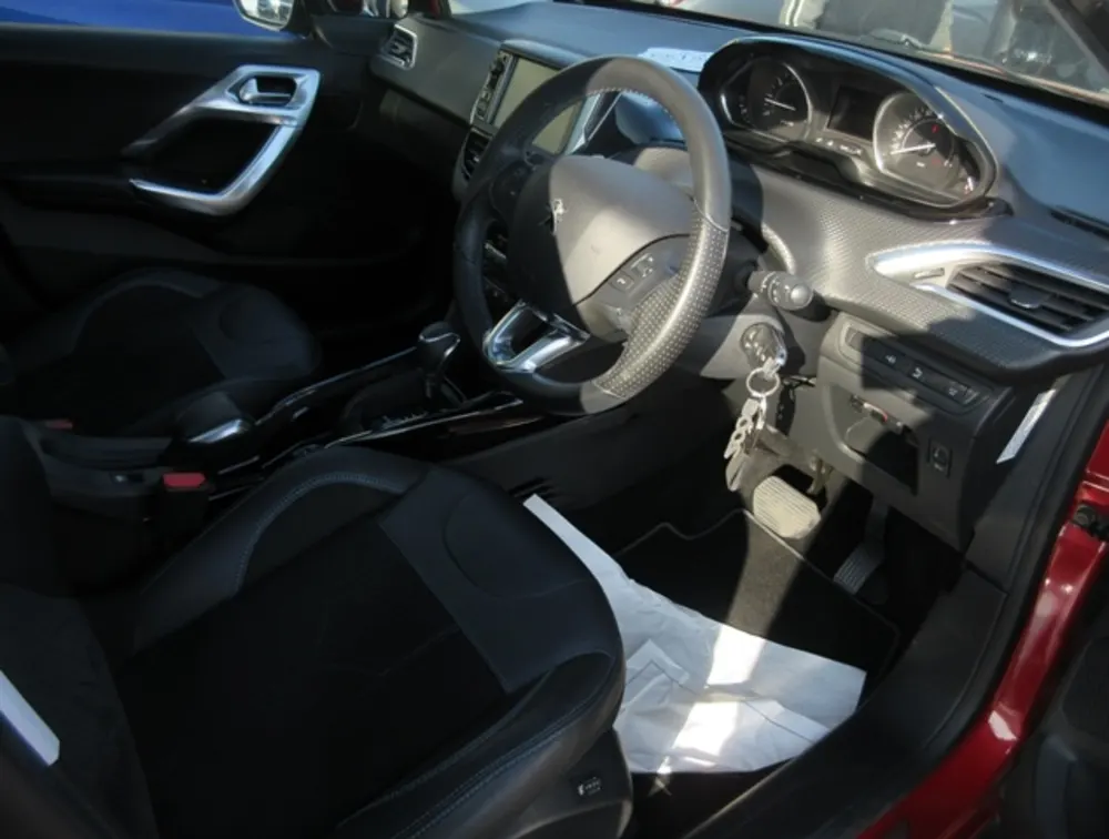 PEUGEOT 2008 CROSSCITY MOONROOF - PRG Motors Ltd