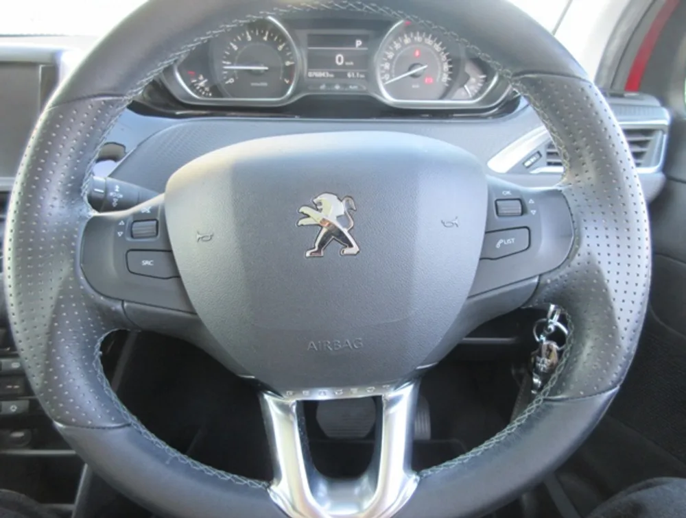 PEUGEOT 2008 CROSSCITY MOONROOF - PRG Motors Ltd