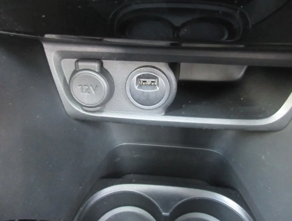 PEUGEOT 2008 CROSSCITY MOONROOF - PRG Motors Ltd