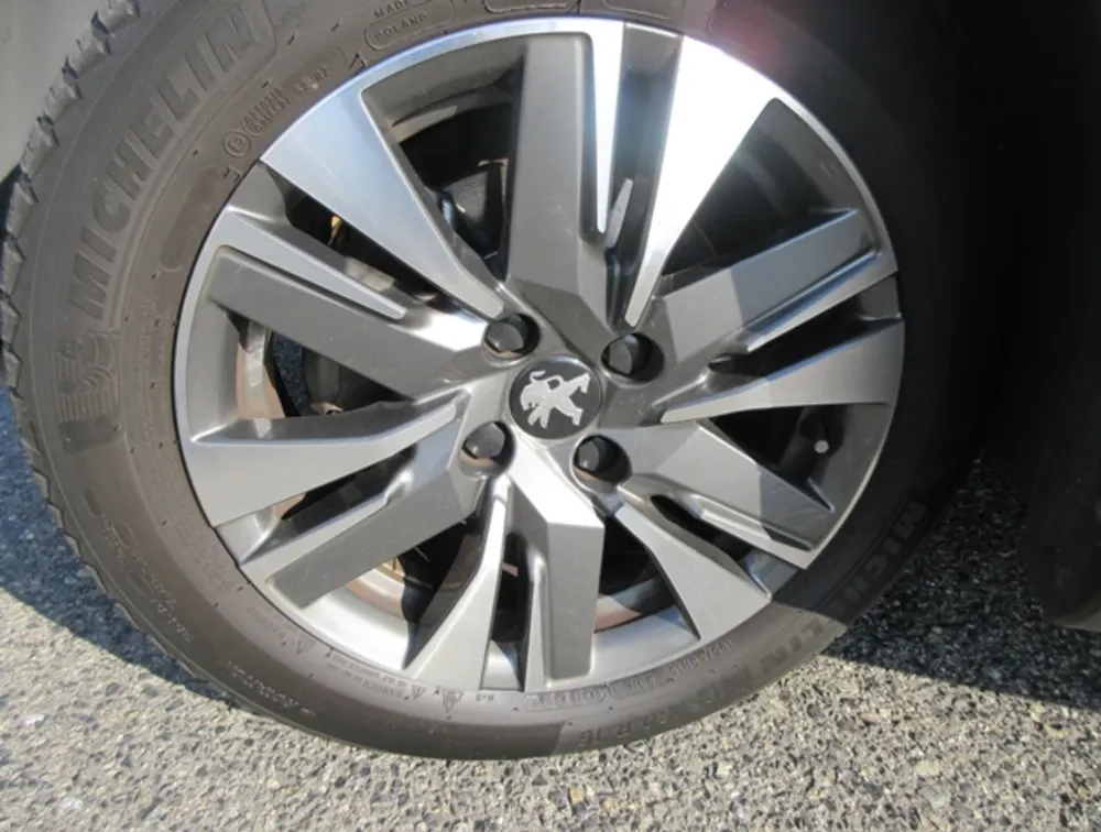 PEUGEOT 2008 CROSSCITY MOONROOF - PRG Motors Ltd