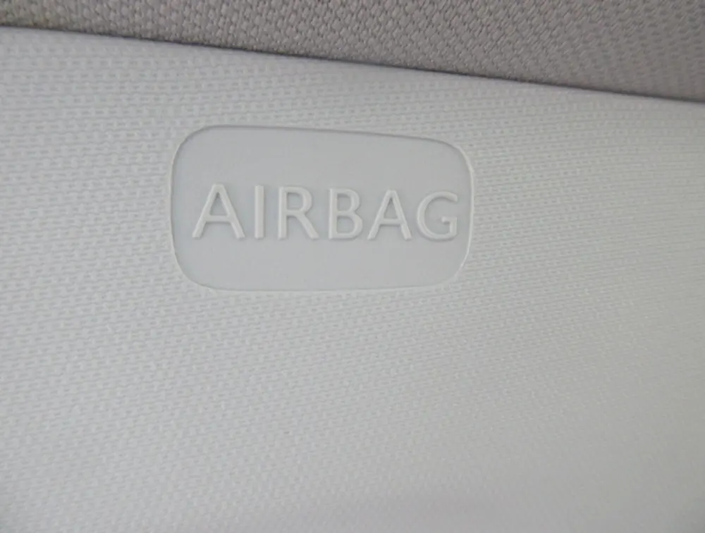 PEUGEOT 2008 CROSSCITY MOONROOF - PRG Motors Ltd