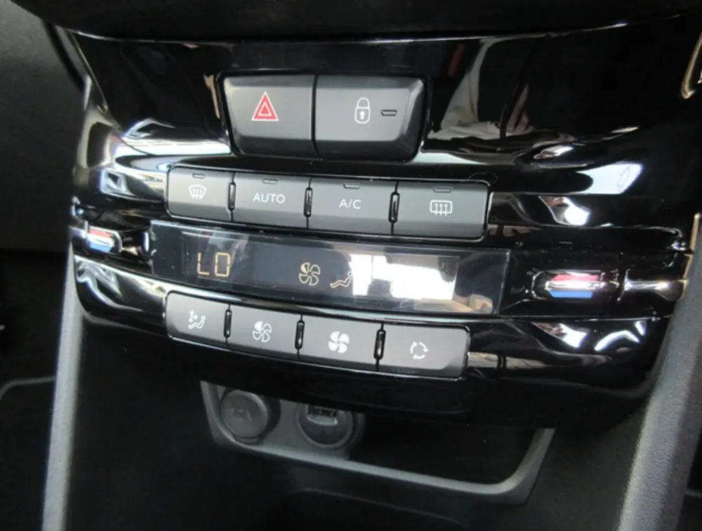 PEUGEOT 2008 CROSSCITY MOONROOF - PRG Motors Ltd