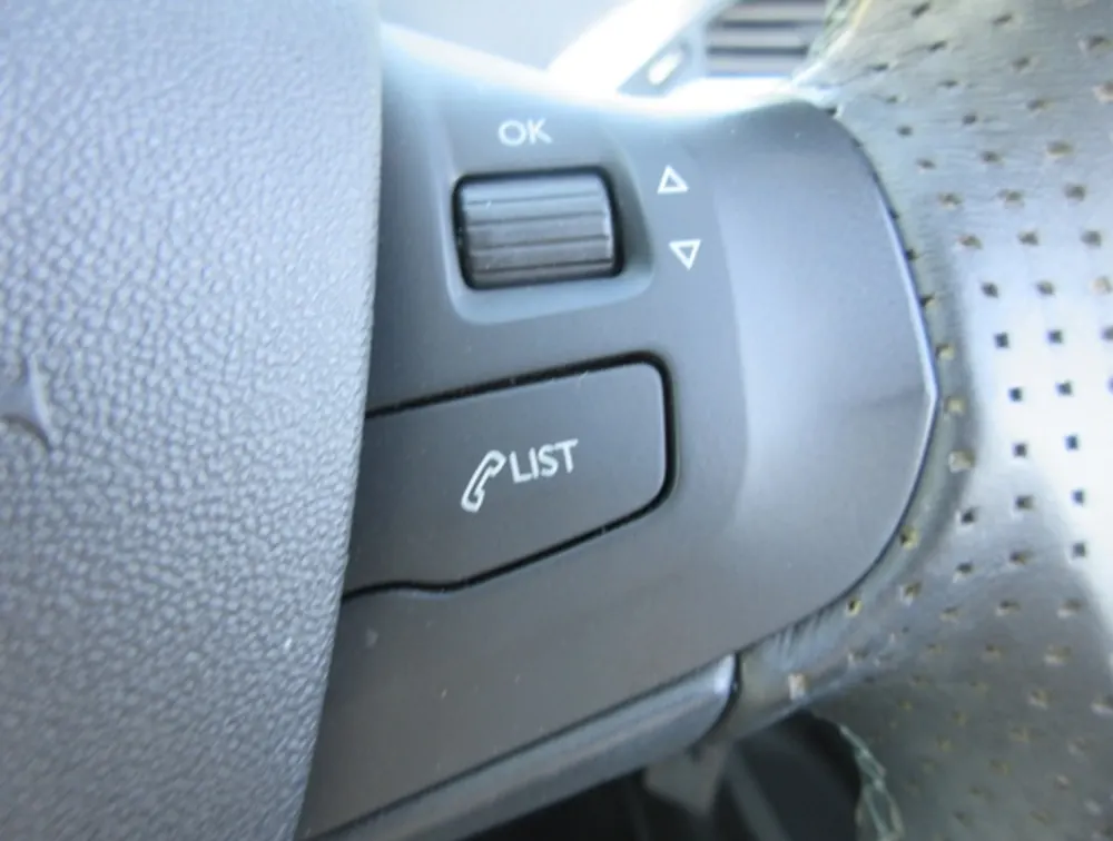 PEUGEOT 2008 CROSSCITY MOONROOF - PRG Motors Ltd