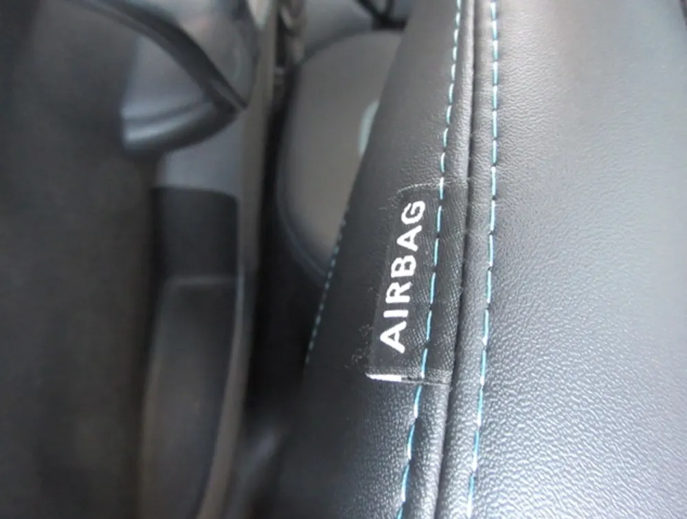 PEUGEOT 2008 CROSSCITY MOONROOF - PRG Motors Ltd