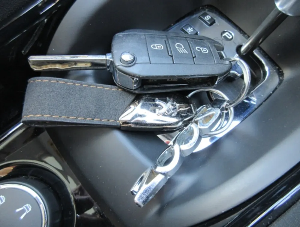 PEUGEOT 2008 CROSSCITY MOONROOF - PRG Motors Ltd