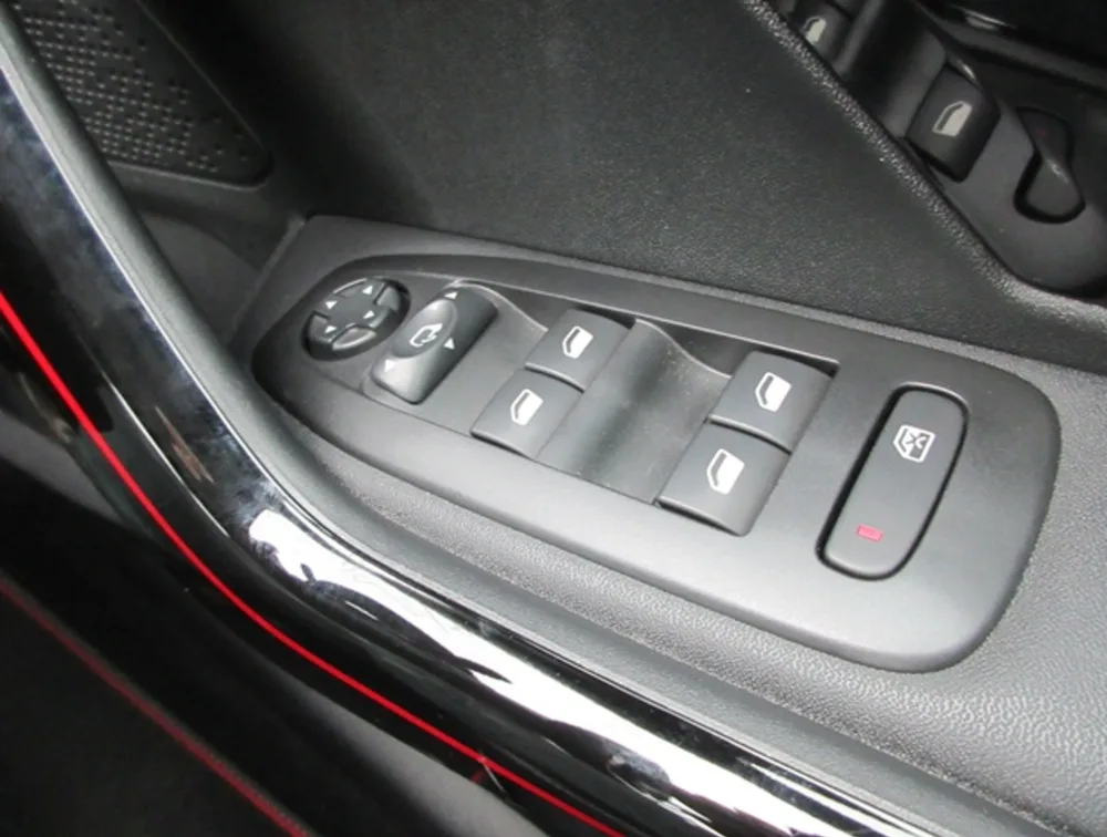 PEUGEOT 2008 GTLINE  - PRG Motors Ltd