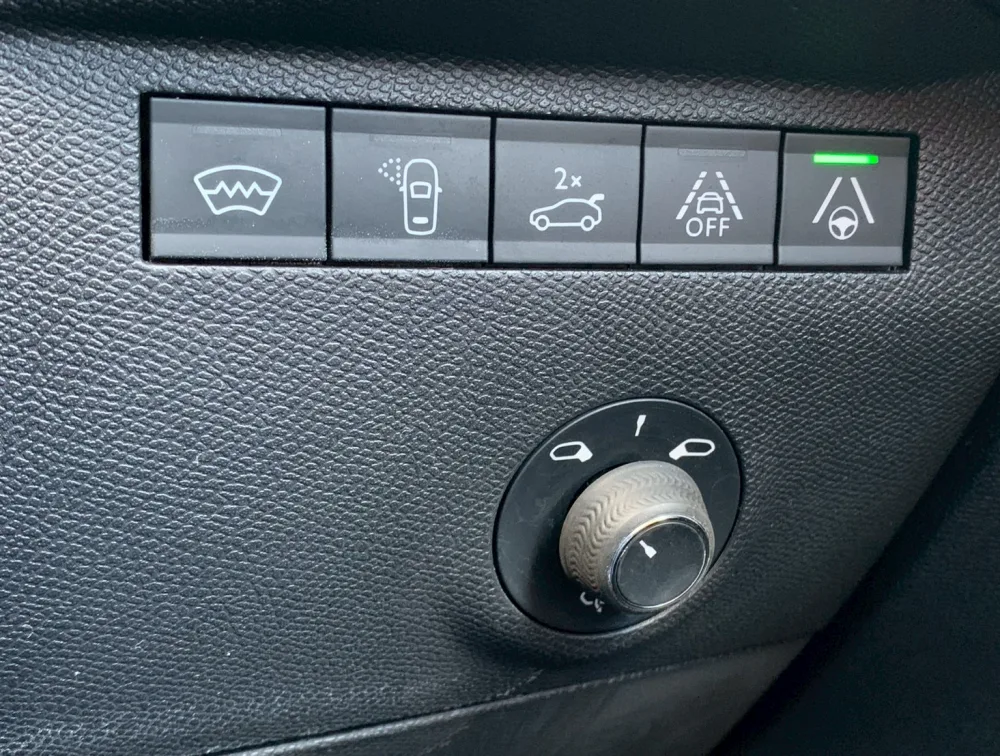 DS AUTOMOBILE DS7 SUNROOF - PRG Motors Ltd